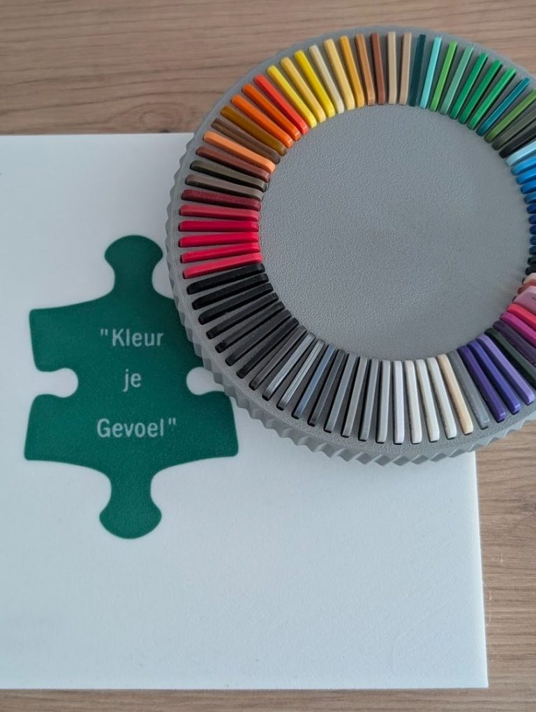 Kleurstijlen Kleurstijlen in schijfvorm met een witte deksel van puzzlebox
